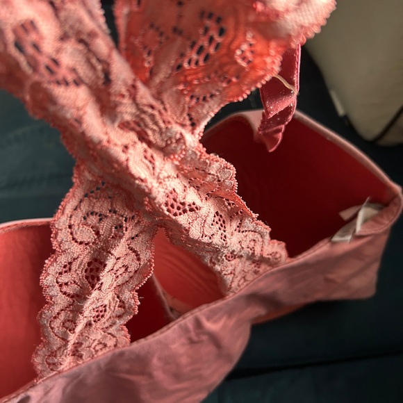 Victoria Secret bras - Picture 11 of 16